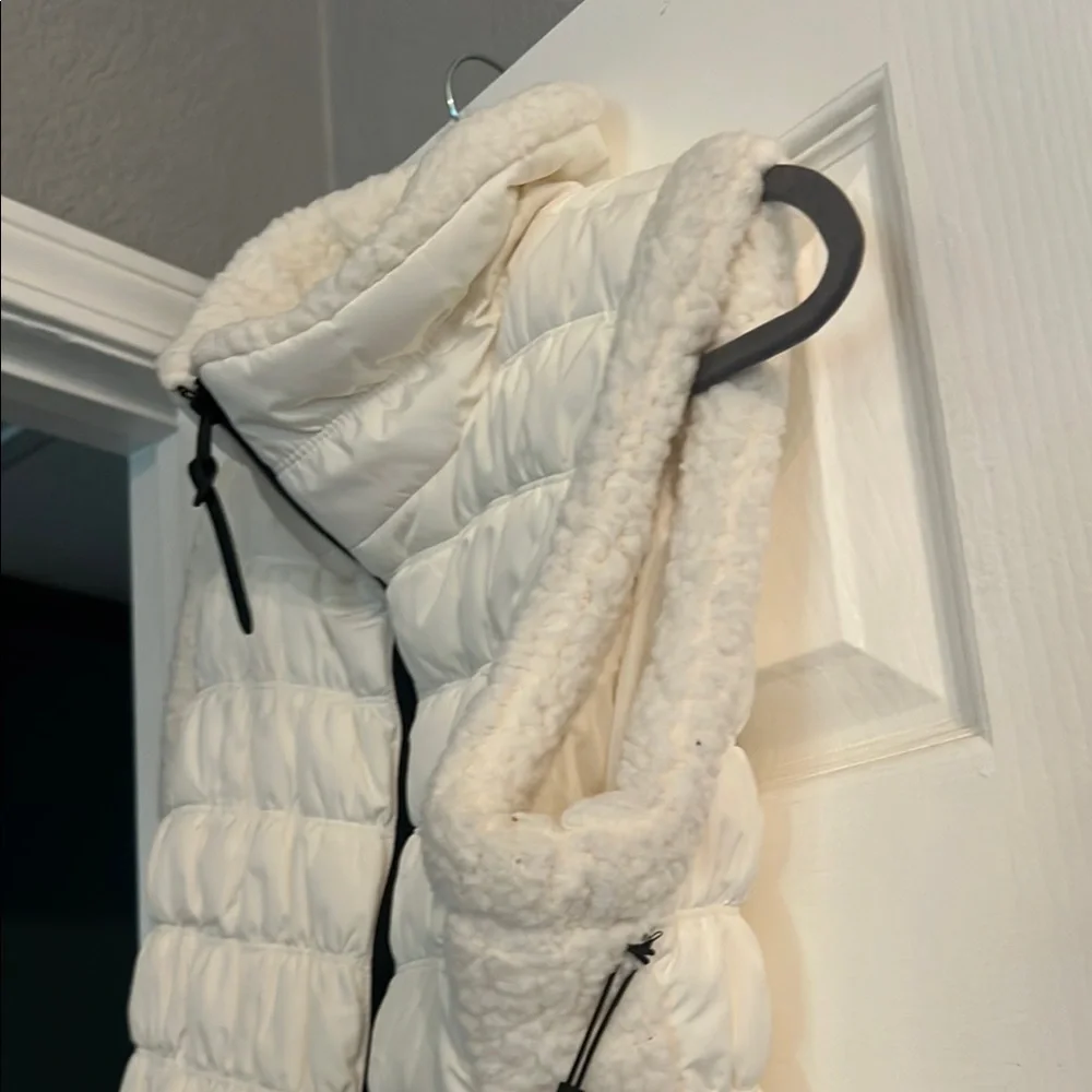 Calvin Klein White Quilted Vest - Picture 6 of 10